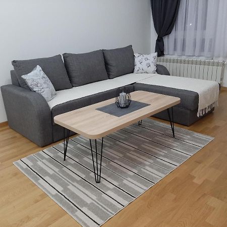 Apartman Viaggio Sremska Mitrovica Bagian luar foto
