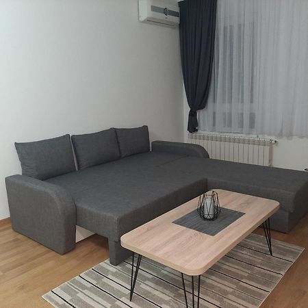 Apartman Viaggio Sremska Mitrovica Bagian luar foto