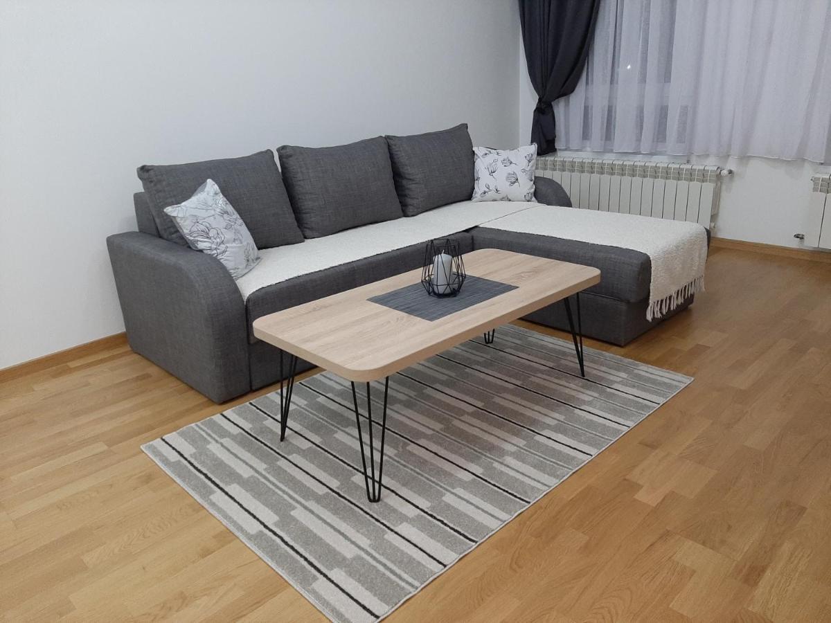 Apartman Viaggio Sremska Mitrovica Bagian luar foto