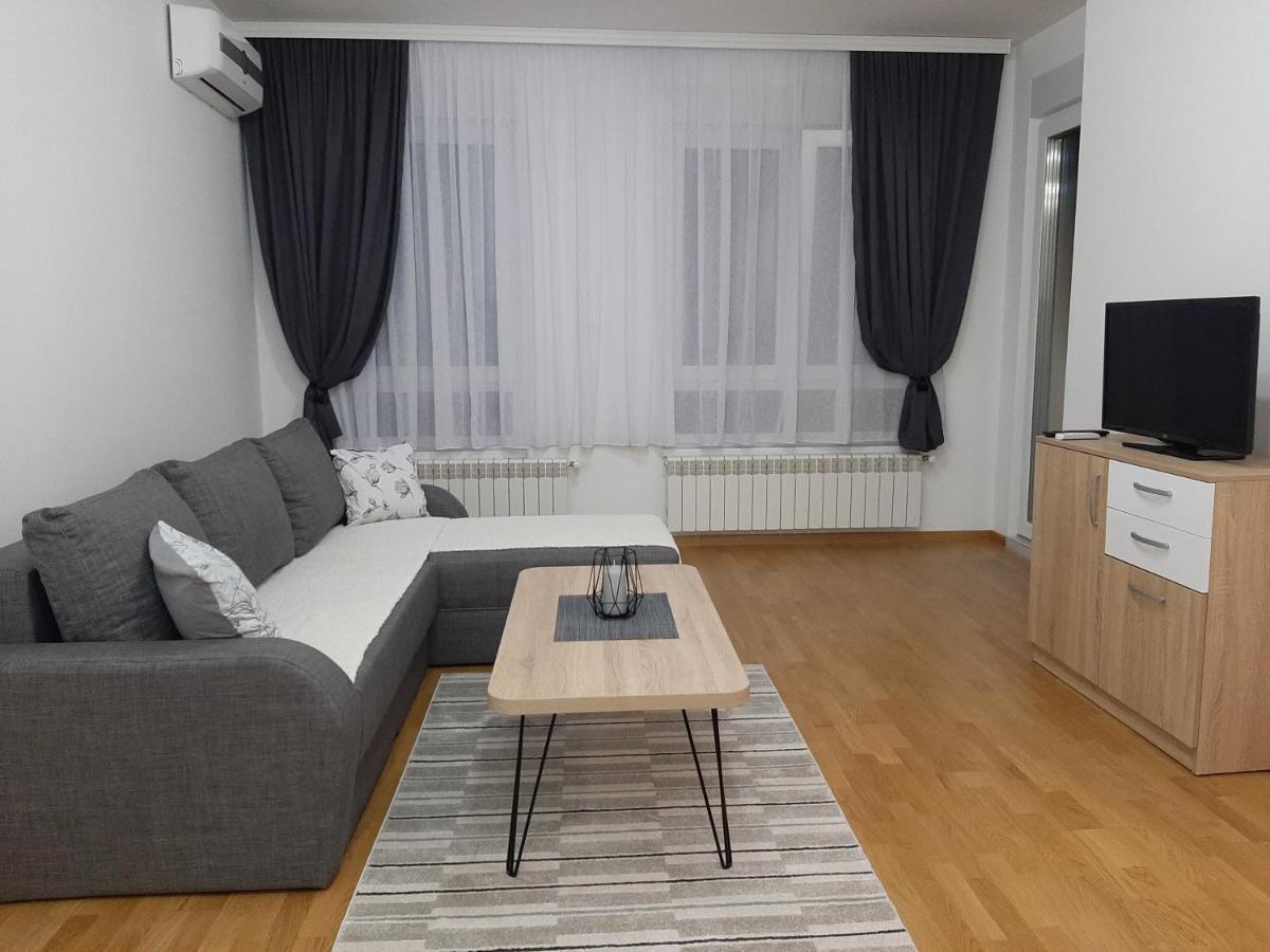 Apartman Viaggio Sremska Mitrovica Bagian luar foto