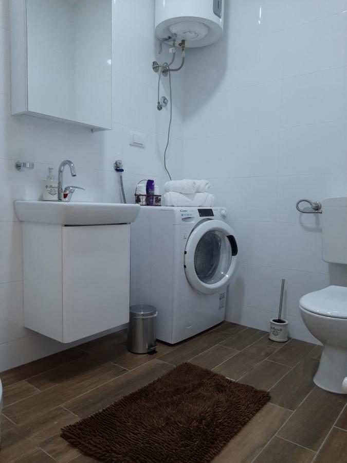Apartman Viaggio Sremska Mitrovica Bagian luar foto