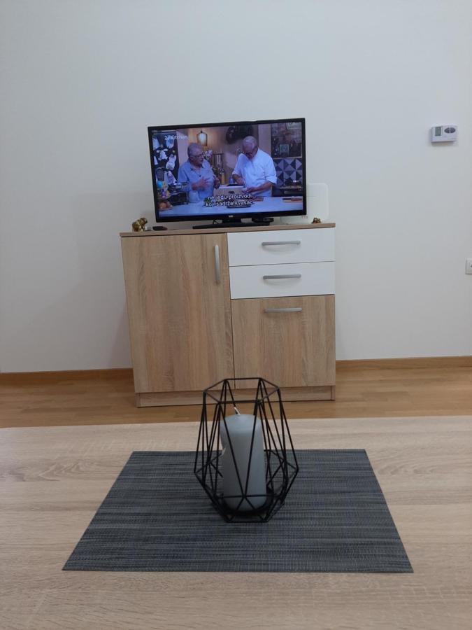 Apartman Viaggio Sremska Mitrovica Bagian luar foto