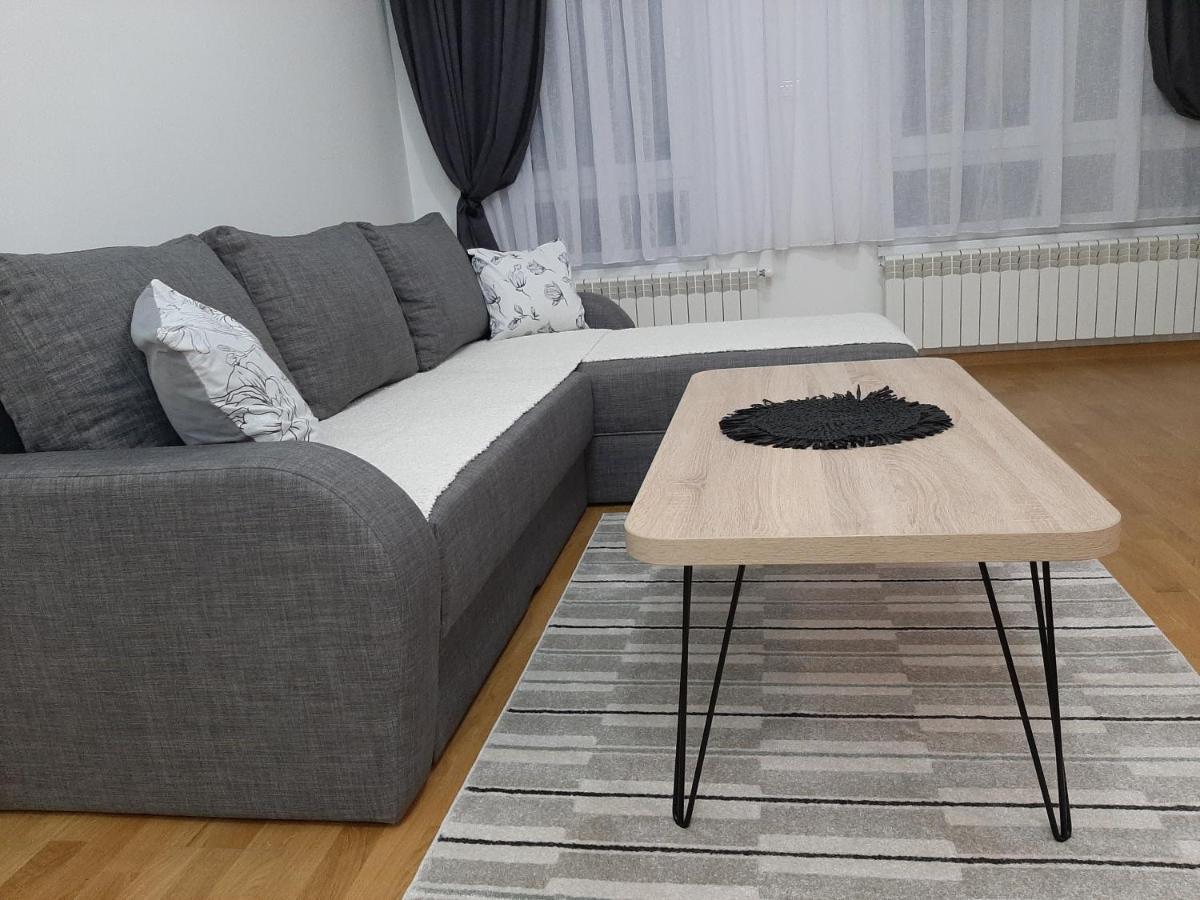 Apartman Viaggio Sremska Mitrovica Bagian luar foto