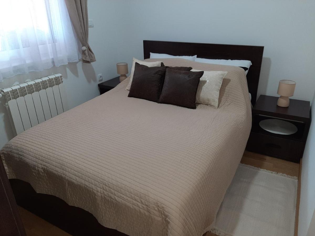 Apartman Viaggio Sremska Mitrovica Bagian luar foto