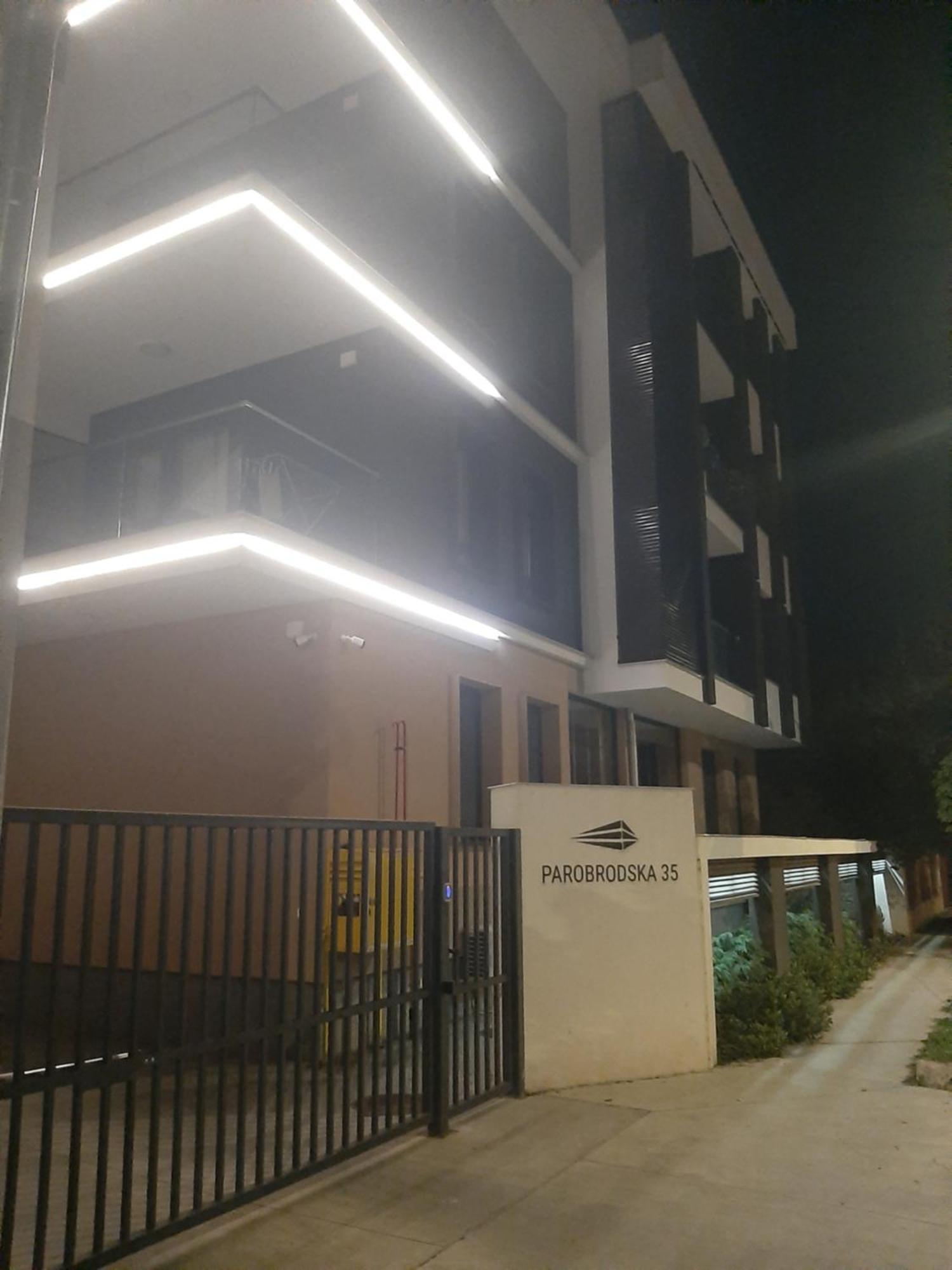 Apartman Viaggio Sremska Mitrovica Bagian luar foto